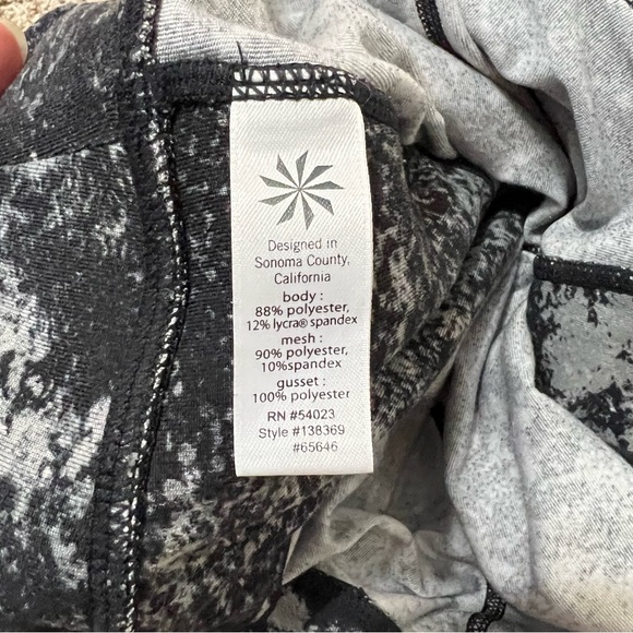 Athleta Splatter Be Free Knicker Cropped Leggings—S - Picture 12 of 12